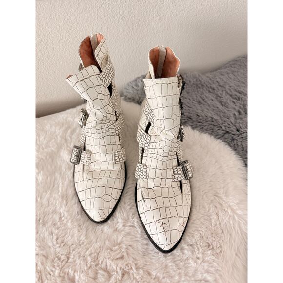 Jeffrey Campbell Shoes - Jeffrey Campbell “Evermore” Cutout Leather Ankle Booties Size 10 Archive Finds
